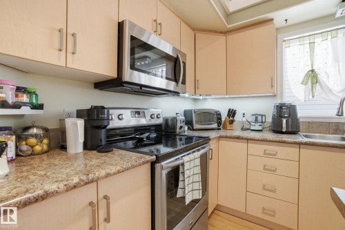 14048 151 Avenue, Edmonton, AB - Indoor Photo Showing Kitchen