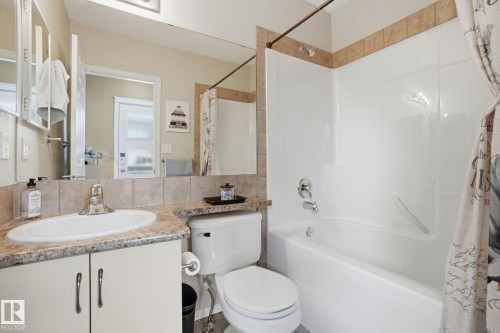14048 151 Avenue, Edmonton, AB - Indoor Photo Showing Bathroom