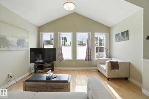 14048 151 Avenue, Edmonton, AB - Indoor Photo Showing Living Room