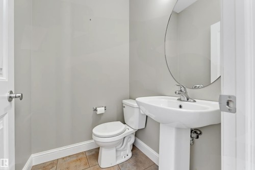 6159 12 Avenue, Edmonton, AB - Indoor Photo Showing Bathroom