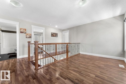 6159 12 Avenue, Edmonton, AB - Indoor Photo Showing Other Room