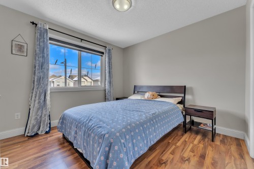 6159 12 Avenue, Edmonton, AB - Indoor Photo Showing Bedroom