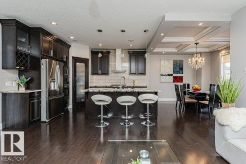 610 Albany Way, Edmonton, AB - Indoor