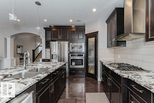 610 Albany Way, Edmonton, AB - Indoor Photo Showing Kitchen With Stainless Steel Kitchen With Double Sink With Upgraded Kitchen