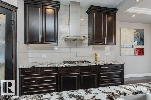 610 Albany Way, Edmonton, AB - Indoor Photo Showing Kitchen