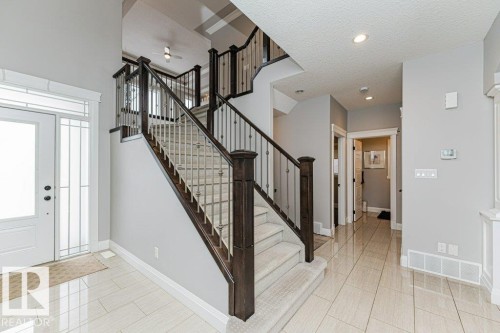 610 Albany Way, Edmonton, AB - Indoor Photo Showing Other Room