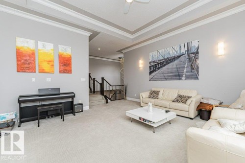 610 Albany Way, Edmonton, AB - Indoor Photo Showing Living Room