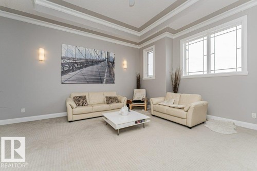 610 Albany Way, Edmonton, AB - Indoor Photo Showing Living Room