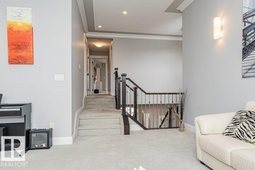 610 Albany Way, Edmonton, AB - Indoor Photo Showing Other Room
