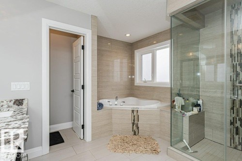 610 Albany Way, Edmonton, AB - Indoor Photo Showing Bathroom