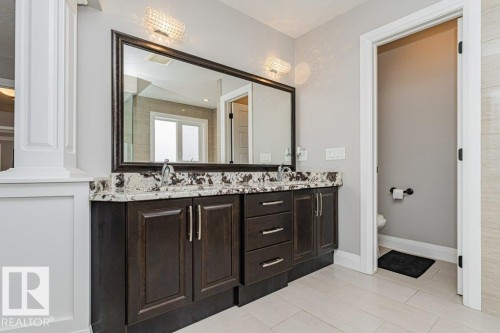 610 Albany Way, Edmonton, AB - Indoor Photo Showing Bathroom