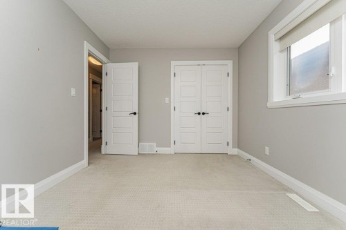 610 Albany Way, Edmonton, AB - Indoor Photo Showing Other Room