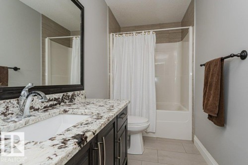 610 Albany Way, Edmonton, AB - Indoor Photo Showing Bathroom
