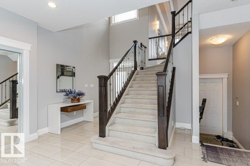 610 Albany Way, Edmonton, AB - Indoor Photo Showing Other Room