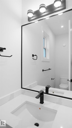 11706 126 Street, Edmonton, AB - Indoor Photo Showing Bathroom
