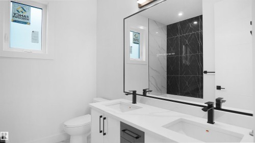 11706 126 Street, Edmonton, AB - Indoor Photo Showing Bathroom