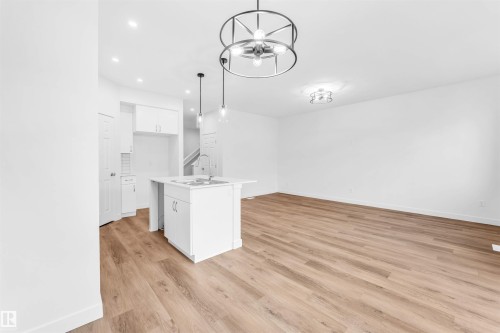 1216 13 Avenue, Edmonton, AB - Indoor Photo Showing Kitchen