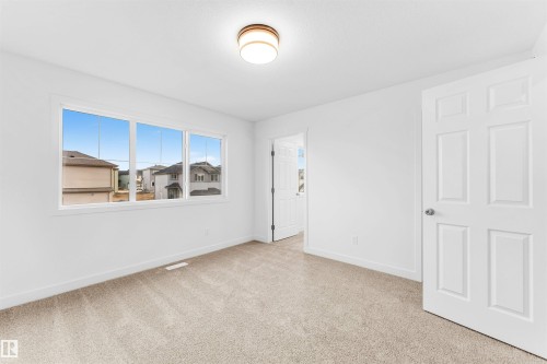 1216 13 Avenue, Edmonton, AB - Indoor Photo Showing Other Room