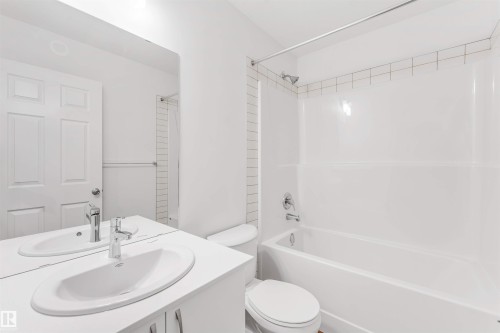 1216 13 Avenue, Edmonton, AB - Indoor Photo Showing Bathroom