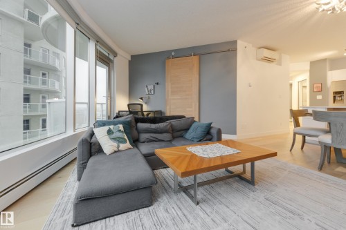 2004 10152 104 Street, Edmonton, AB - Indoor Photo Showing Living Room