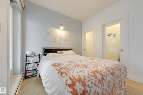 2004 10152 104 Street, Edmonton, AB - Indoor Photo Showing Bedroom