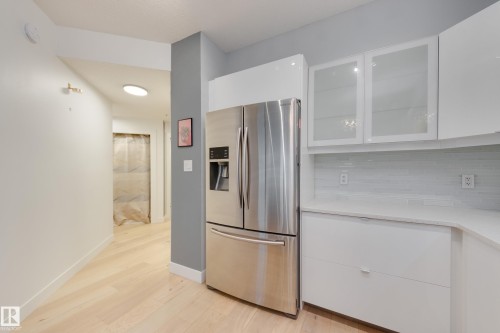 2004 10152 104 Street, Edmonton, AB - Indoor Photo Showing Kitchen