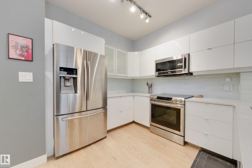 2004 10152 104 Street, Edmonton, AB - Indoor Photo Showing Kitchen With Stainless Steel Kitchen