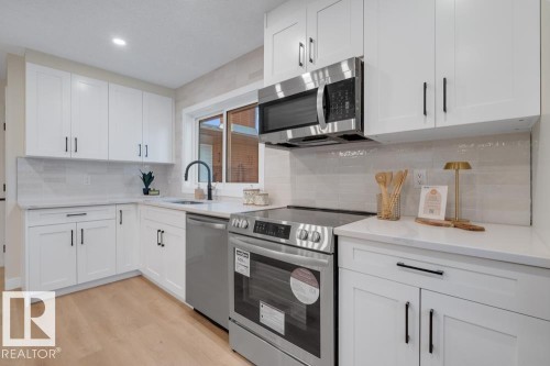 15022 86 Avenue, Edmonton, AB - Indoor Photo Showing Kitchen With Upgraded Kitchen