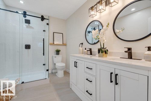 15022 86 Avenue, Edmonton, AB - Indoor Photo Showing Bathroom