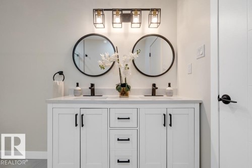 15022 86 Avenue, Edmonton, AB - Indoor Photo Showing Bathroom
