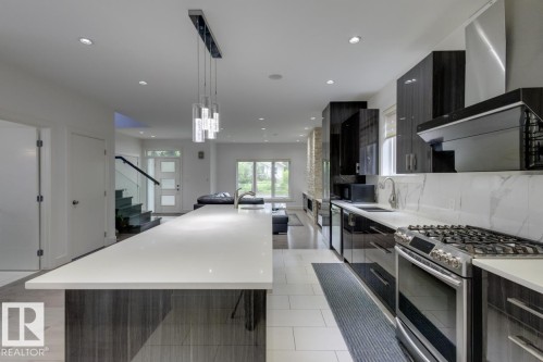 11045 85 Avenue, Edmonton, AB - Indoor Photo Showing Kitchen With Upgraded Kitchen