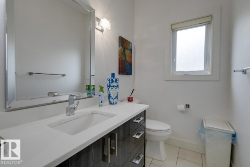 11045 85 Avenue, Edmonton, AB - Indoor Photo Showing Bathroom
