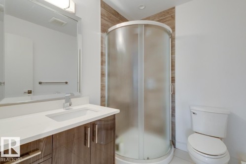 11045 85 Avenue, Edmonton, AB - Indoor Photo Showing Bathroom