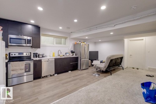 11045 85 Avenue, Edmonton, AB - Indoor Photo Showing Kitchen