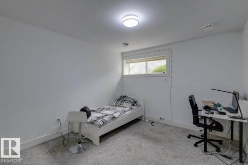 11045 85 Avenue, Edmonton, AB - Indoor Photo Showing Bedroom