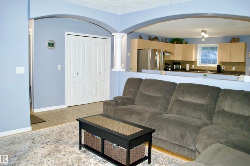 5146 54 Avenue, Redwater, AB - Indoor Photo Showing Living Room