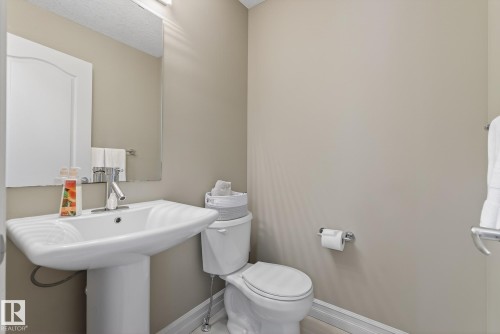 12152 172 Avenue, Edmonton, AB - Indoor Photo Showing Bathroom