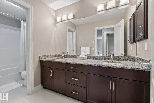 12152 172 Avenue, Edmonton, AB - Indoor Photo Showing Bathroom