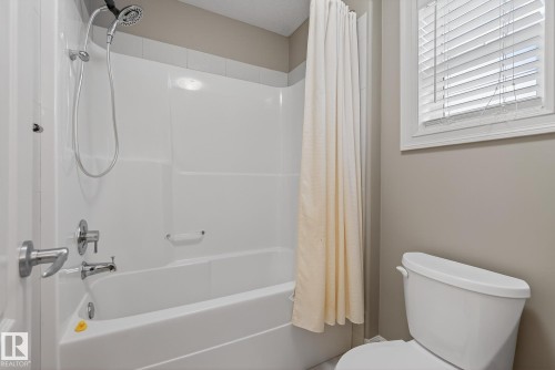 12152 172 Avenue, Edmonton, AB - Indoor Photo Showing Bathroom