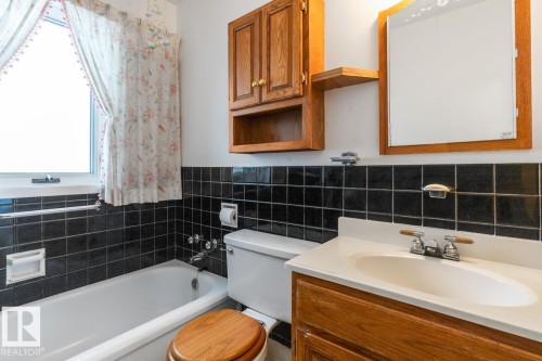 9280 77 Street, Edmonton, AB - Indoor Photo Showing Bathroom