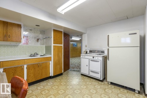 9280 77 Street, Edmonton, AB - Indoor Photo Showing Kitchen