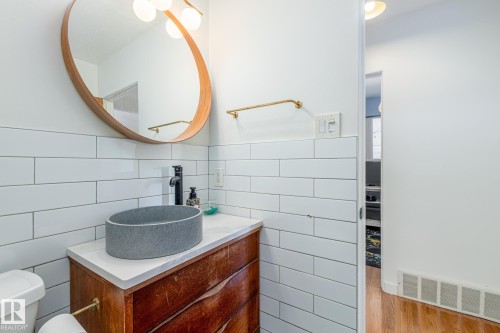 6511 103 Avenue, Edmonton, AB - Indoor Photo Showing Bathroom