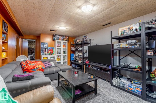 6511 103 Avenue, Edmonton, AB - Indoor