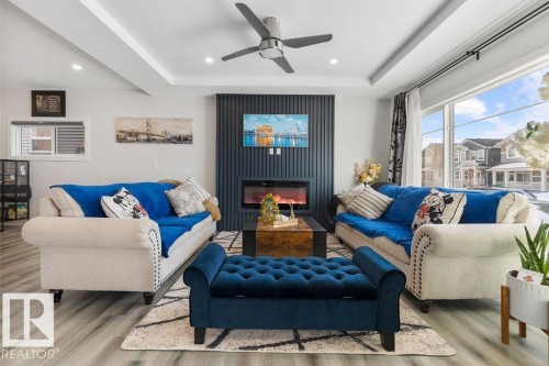 16 Raspberry Road, St. Albert, AB - Indoor Photo Showing Living Room