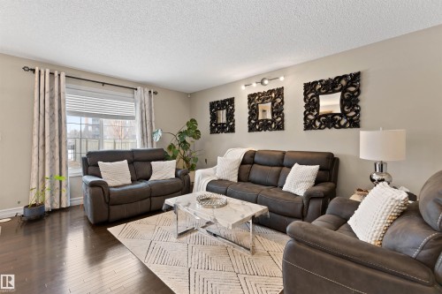13422 166 Avenue, Edmonton, AB - Indoor Photo Showing Living Room