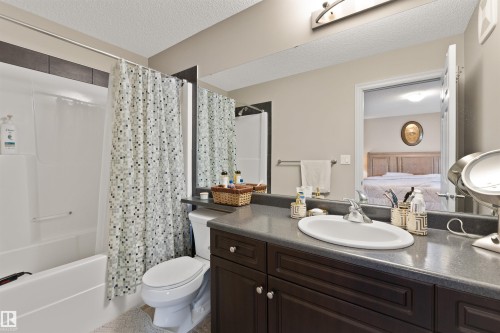 13422 166 Avenue, Edmonton, AB - Indoor Photo Showing Bathroom