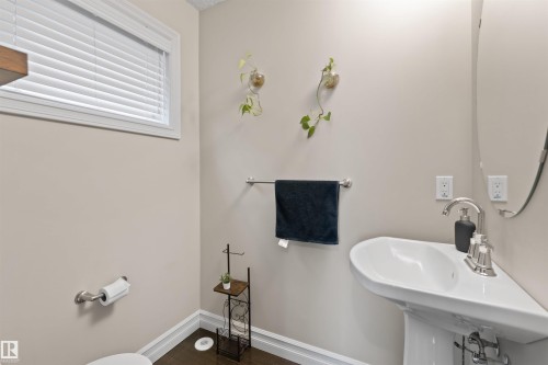 13422 166 Avenue, Edmonton, AB - Indoor Photo Showing Bathroom