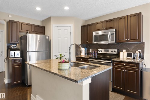 13422 166 Avenue, Edmonton, AB - Indoor Photo Showing Kitchen With Stainless Steel Kitchen With Double Sink With Upgraded Kitchen