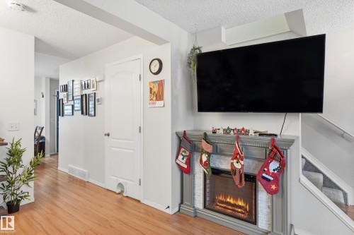 18423 95A Avenue, Edmonton, AB - Indoor Photo Showing Other Room