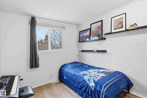 18423 95A Avenue, Edmonton, AB - Indoor Photo Showing Bedroom
